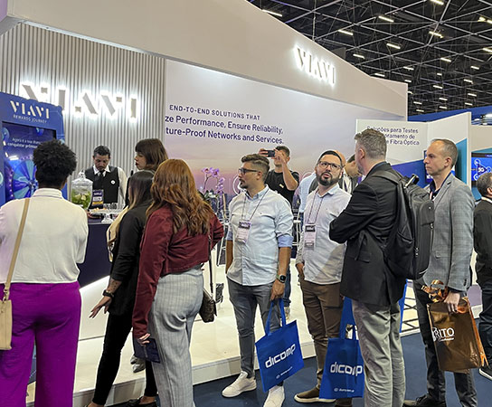 Galeria do projeto VIAVI – Stand + Totem Interativo — imagem 2
